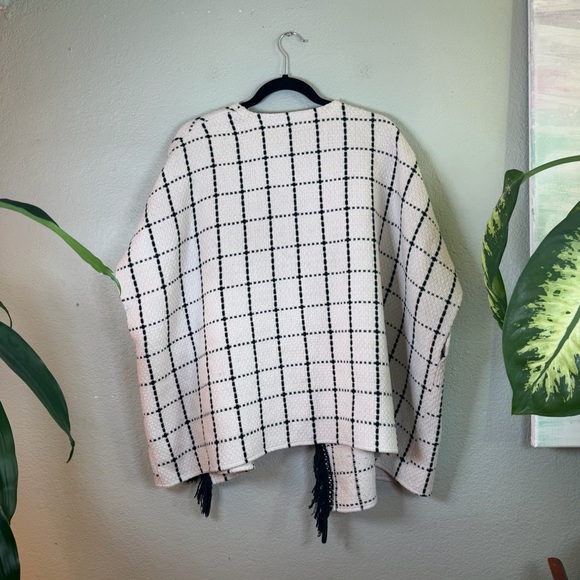 Anthropologie Bishop & Young White Black Check Tassled Woven Dolman Sleeve M - Picture 3 of 6
